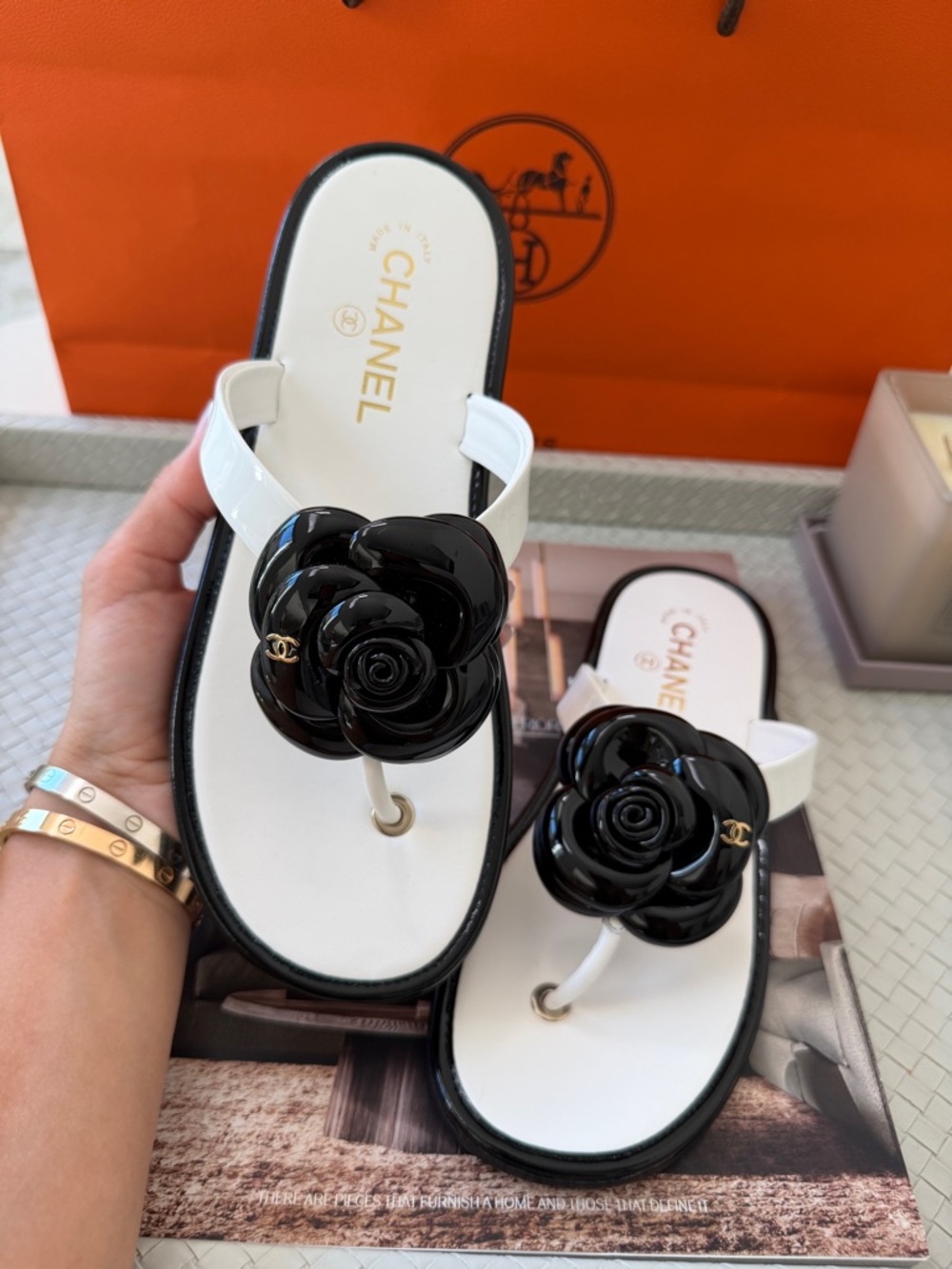 CHANEL CC LOGO BLACK WHITE PATENT CALFSKIN LEATHER CAMELLIA THONG LEATHER SLIDES